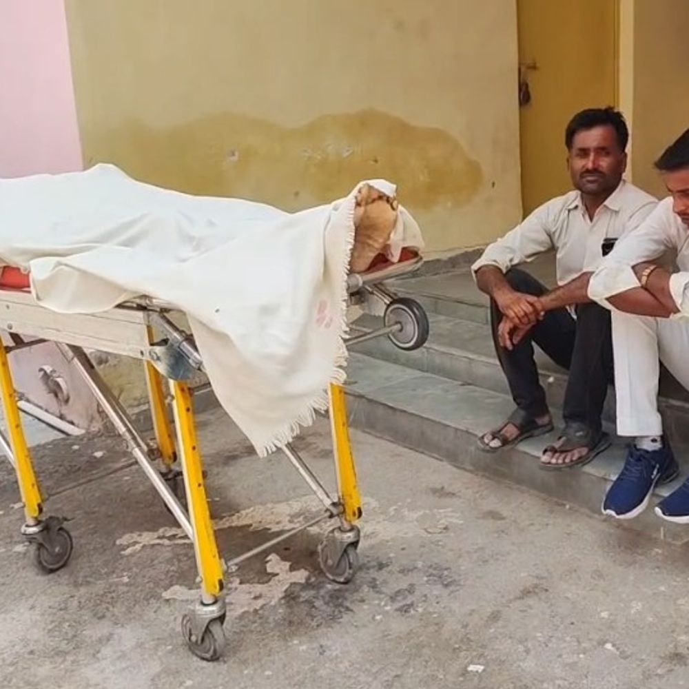एटा में करंट लगने से अधेड़ की मौत:विद्युत पोल की अर्थिंग लाइन की चपेट में आने से हुई घटना