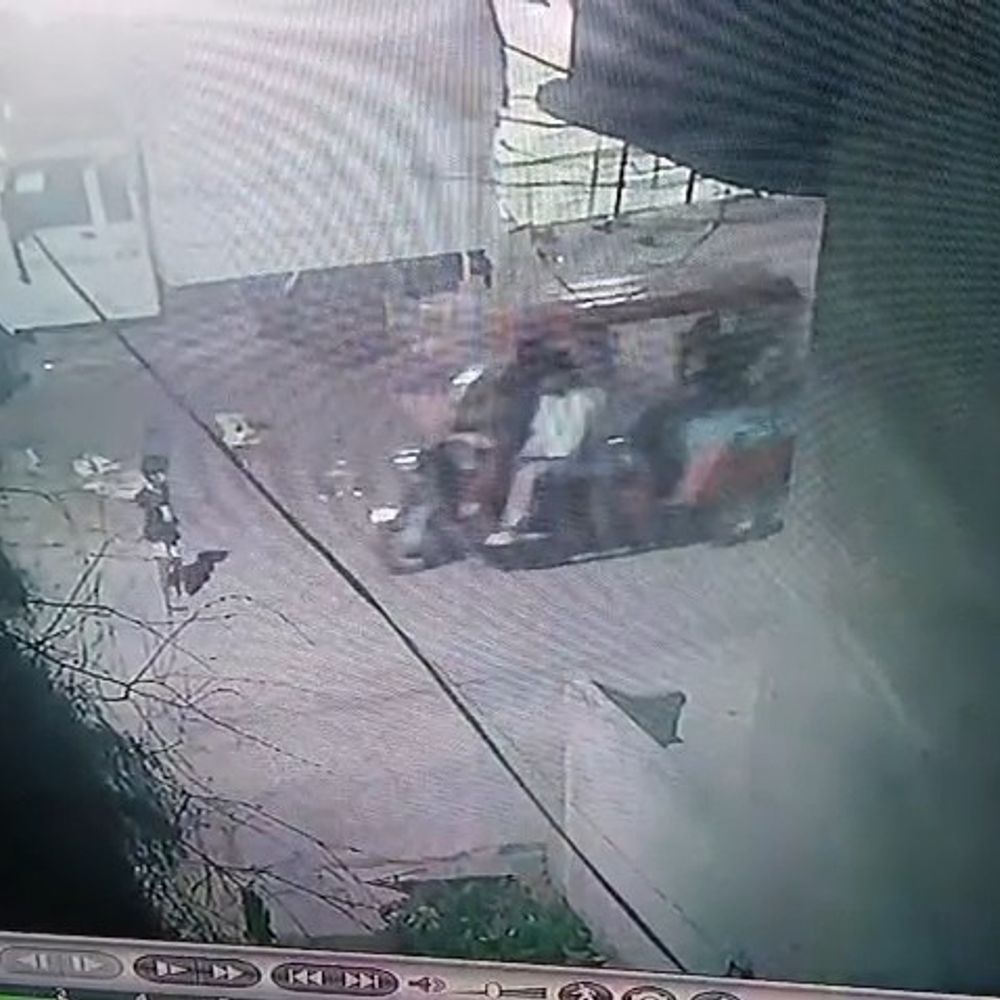 ई-रिक्शा की टक्कर से बच्ची घायल, घटना CCTV में कैद:पेंड्रा में रामकथा से लौटते समय हादसा,3 साल मासूम अस्पताल में भर्ती,चालक पर केस