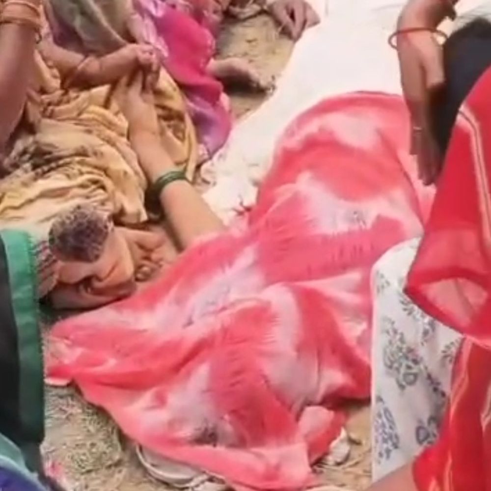 जमीनी विवाद में महिला पर ट्रैक्टर चढ़ाया, मौत:मैहर में पति गंभीर घायल, वाहन समेत आरोपी मौके से भागा