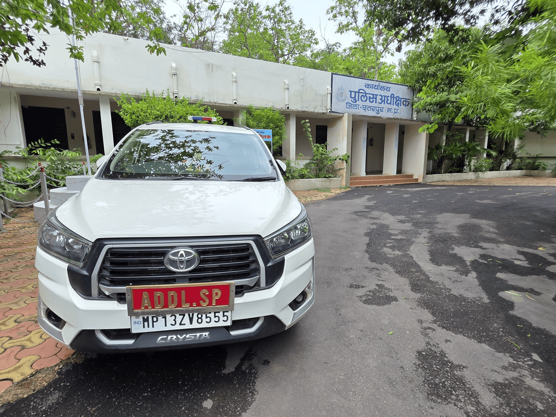 जंगल में मिला लापता युवक का खून से लथपथ शव:सिर पर गंभीर चोटें; छतरपुर में पत्थरों से कुचलकर हत्या की आशंका