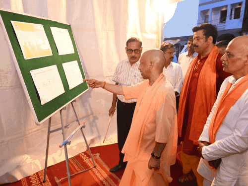 मैनपॉवर बढ़ाकर तेजी से कराएं कार्य:बालापार–टिकरिया-गांगी बाजार फोरलेन का सीएम योगी ने किया निरीक्षण
