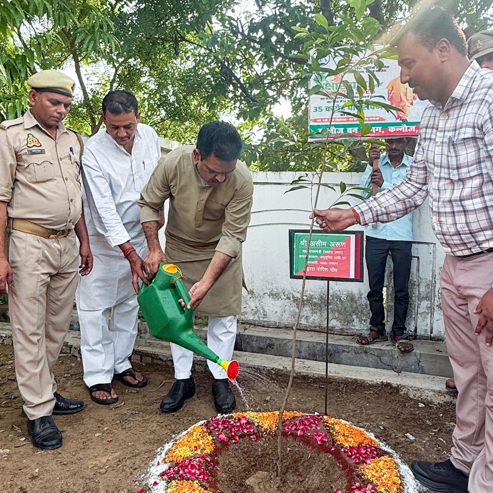 मंत्री असीम अरुण ने कन्नौज में किया पौधरोपण:'एक पेड़ मां के नाम' अभियान के तहत नागरिकों से की अपील