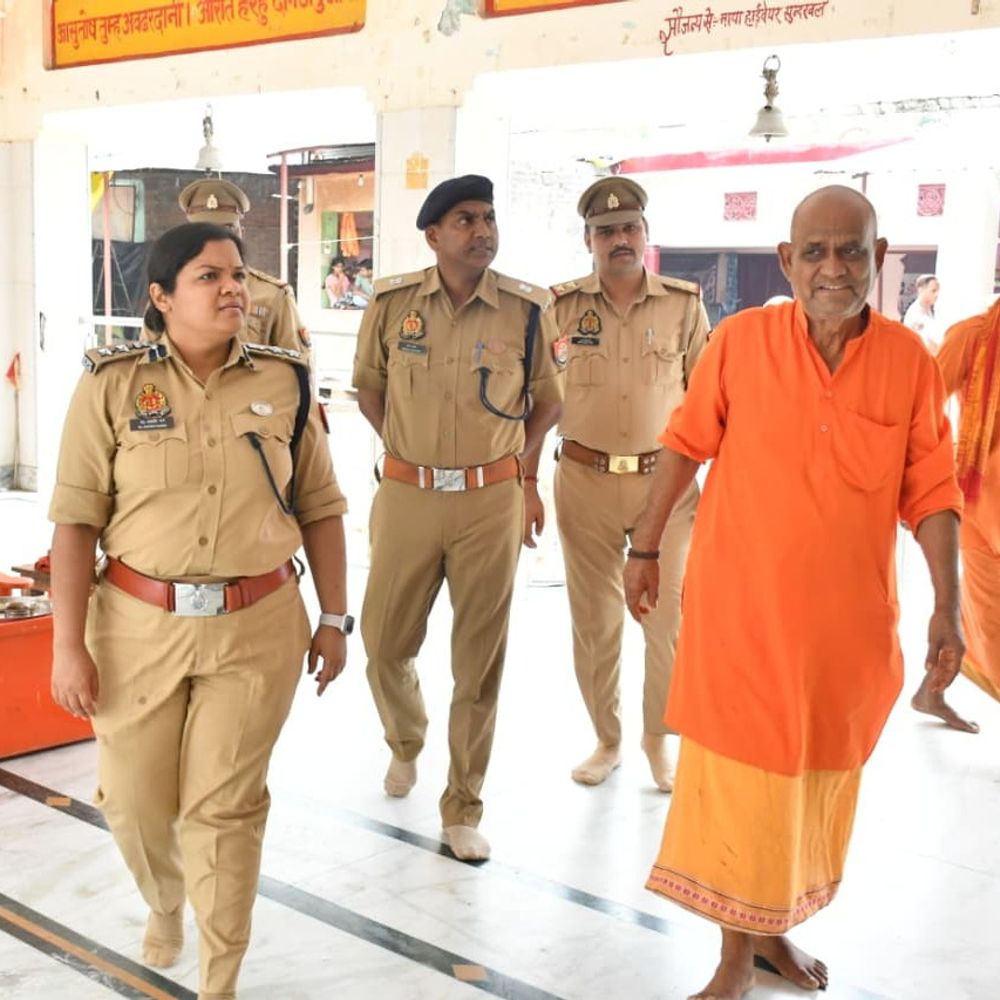 एसपी ने लिलौटीनाथ मंदिर, कांवड़ मार्ग का निरीक्षण किया:लखीमपुर-खीरी में श्रावण मास की तैयारियों, सुरक्षा व यातायात व्यवस्था की समीक्षा