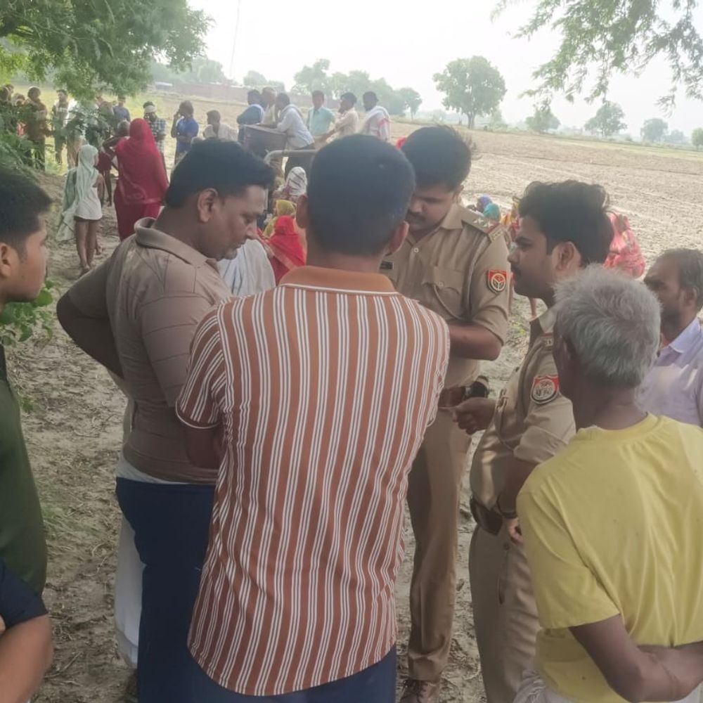 कानपुर में युवक ने कब्रिस्तान में लगाई फांसी:ग्रामीणों ने शव देखकर पुलिस को दी सूचना, 10 साल पहले हुई थी शादी