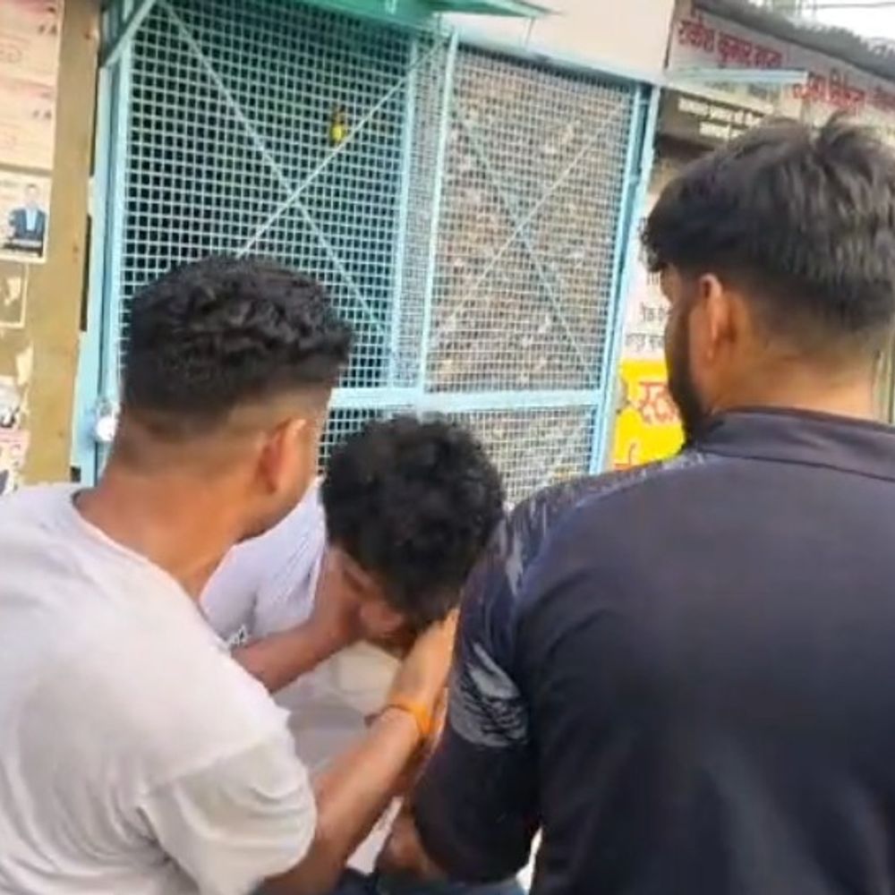 होटल में पत्नी ने पति को महिला के साथ पकड़ा:रिसेप्शन पर मारपीट, होटल में पहुंचते ही शुरू हुआ हंगामा