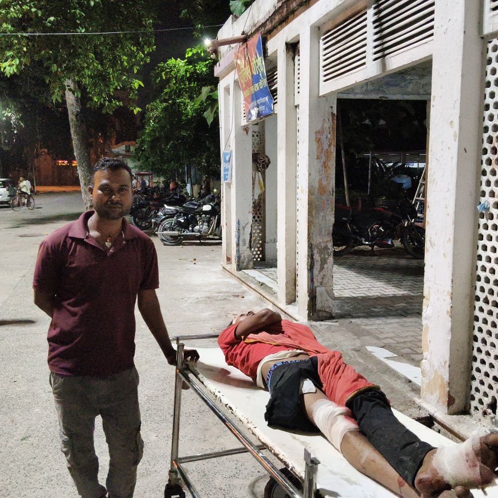 पूर्णिया में टोटो-बाइक टक्कर में तीन घायल:कटिहार रेफर किया गया, एक की हालत गंभीर