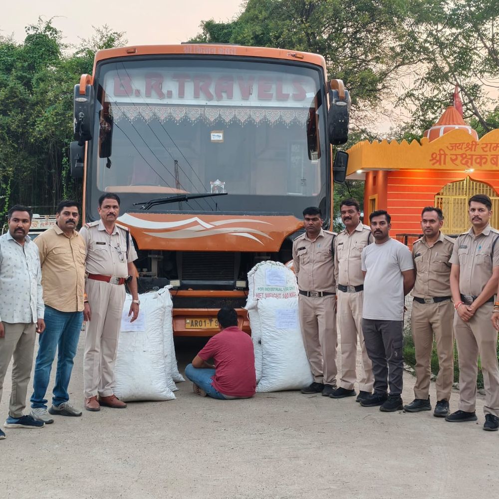 नीमच में लग्जरी बस से 105 किलो डोडाचूरा जब्त:राजस्थान का तस्कर गिरफ्तार; 65 लाख से अधिक का सामान जब्त
