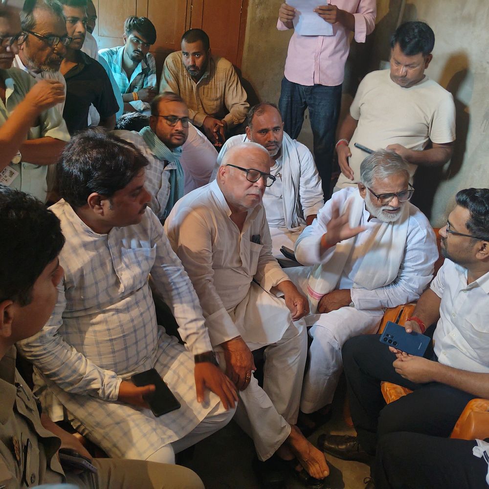 बलिया में ग्रामीण की मौत पर चक्काजाम किया:परिजनों ने पुलिस पर पिटाई का आरोप लगाया, एएसपी मौके पर पहुंचे