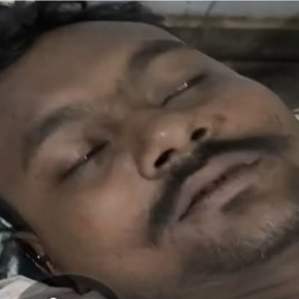 पुलिस को देख वारंटी ने तीसरी मंजिल से लगाई छलांग:कंपू का लिस्टेड गुंडा गंभीर घायल, हाथ-पैर टूटे; अस्पताल में भर्ती