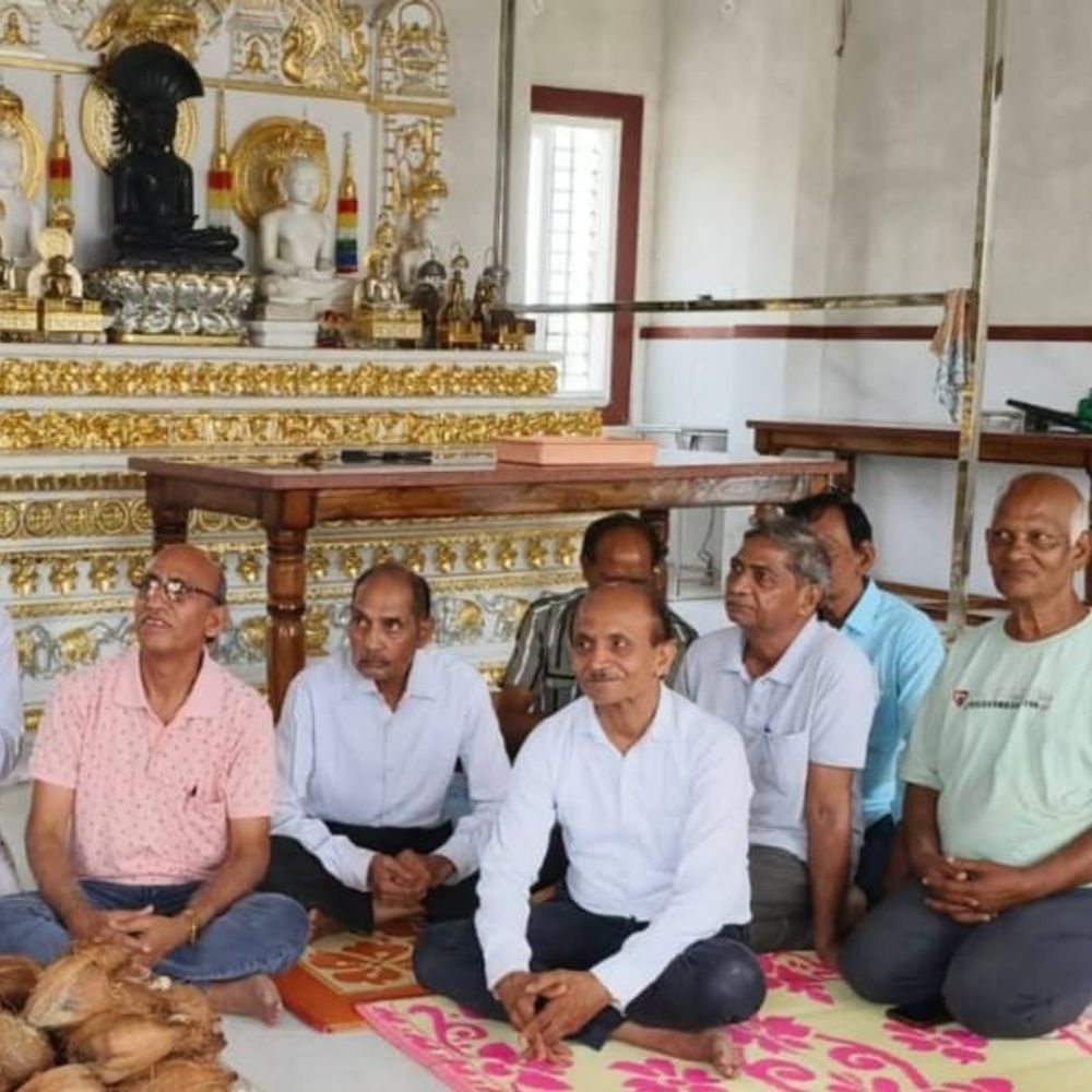 ललितपुर में चातुर्मास करेंगे मुनि विशद सागर और मुनि शिवसागर:प्रतिनिधिमंडल ने सानौधा पहुंचकर लिया आशीर्वाद, सानौधा पहुंचकर किया चातुर्मास का आग्रह