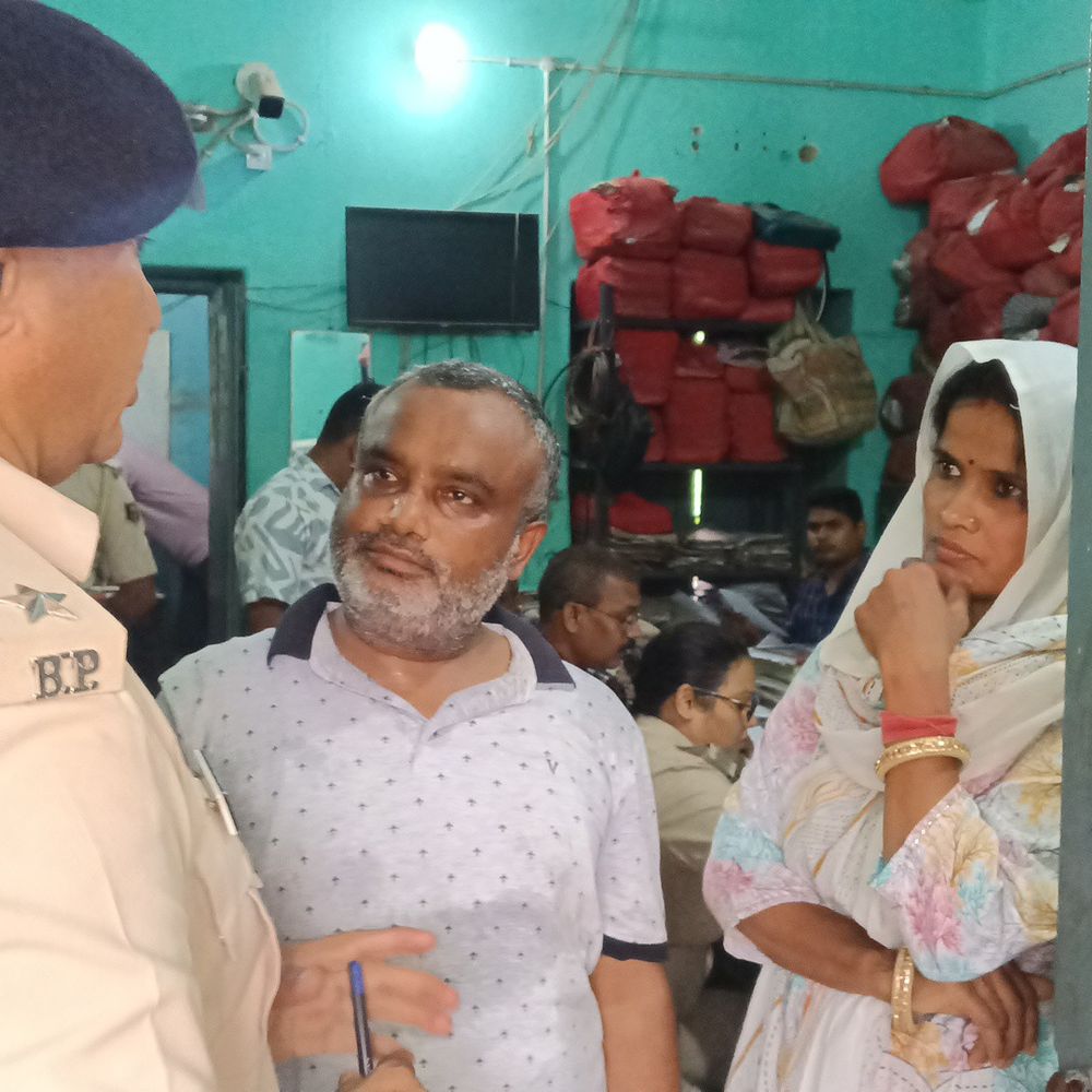 मधुबनी में साइबर ठगी के आरोप में दो गिरफ्तार:गरीब महिलाओं के बैंक खातों के दुरुपयोग की आशंका, पुलिस कर रही पूछताछ