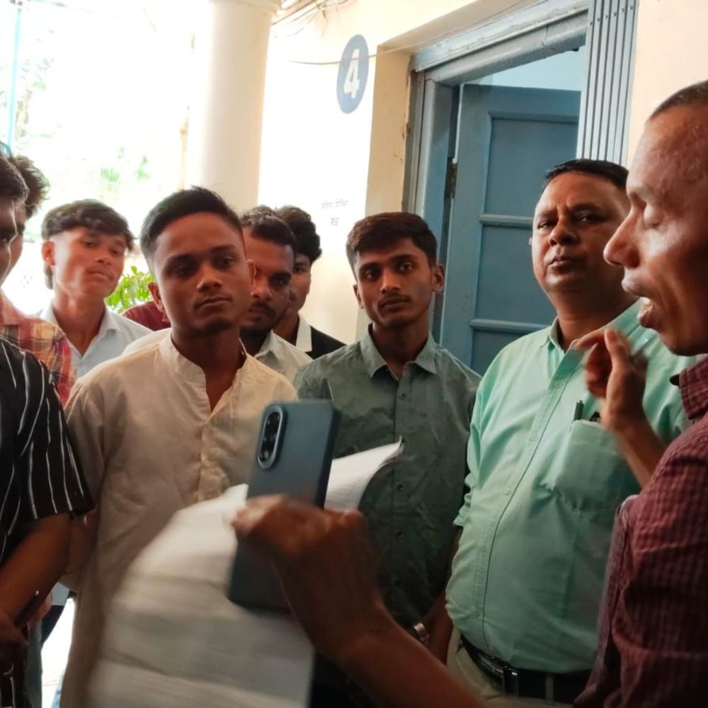 एनएसयूआई ने सीट वृद्धि के लिए किया प्रदर्शन:बालाघाट कॉलेज में प्रबंधन को सौंपा ज्ञापन, बोले- छात्र उच्च शिक्षा से वंचित
