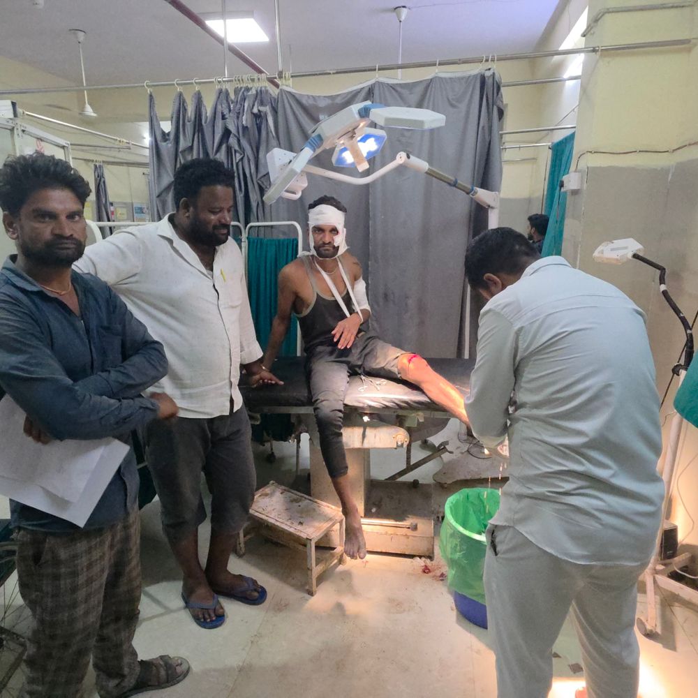 बाइक के सामने कुत्ता आया, मजदूर घायल:  सिर-हाथ-पैर में गंभीर चोटें, शाजापुर अस्पताल रेफर; उज्जैन से लौट रहे थे – shajapur (MP) News