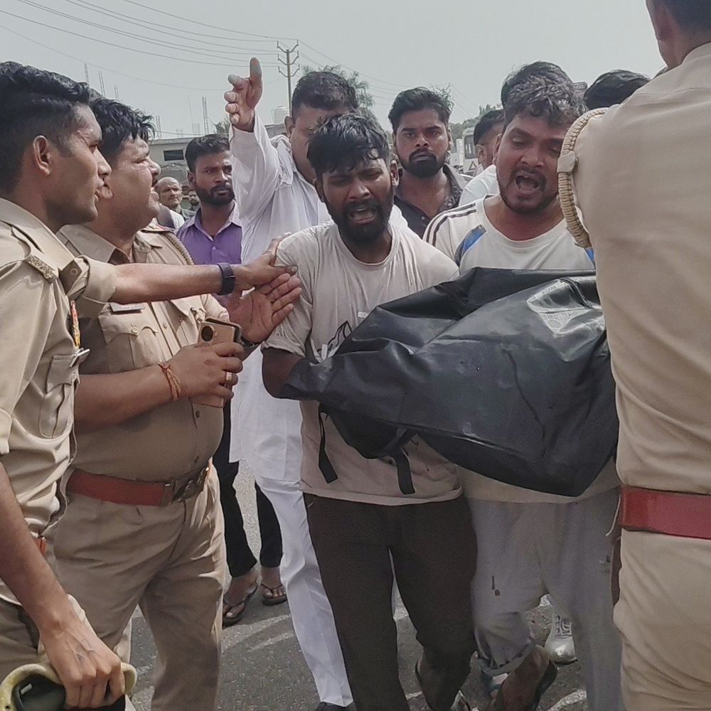 सहारनपुर में रोडवेज बस ने बाइक सवार को कुचला:युवक की मौत के बाद सड़क जाम, NHAI पर लापरवाही के आरोप
