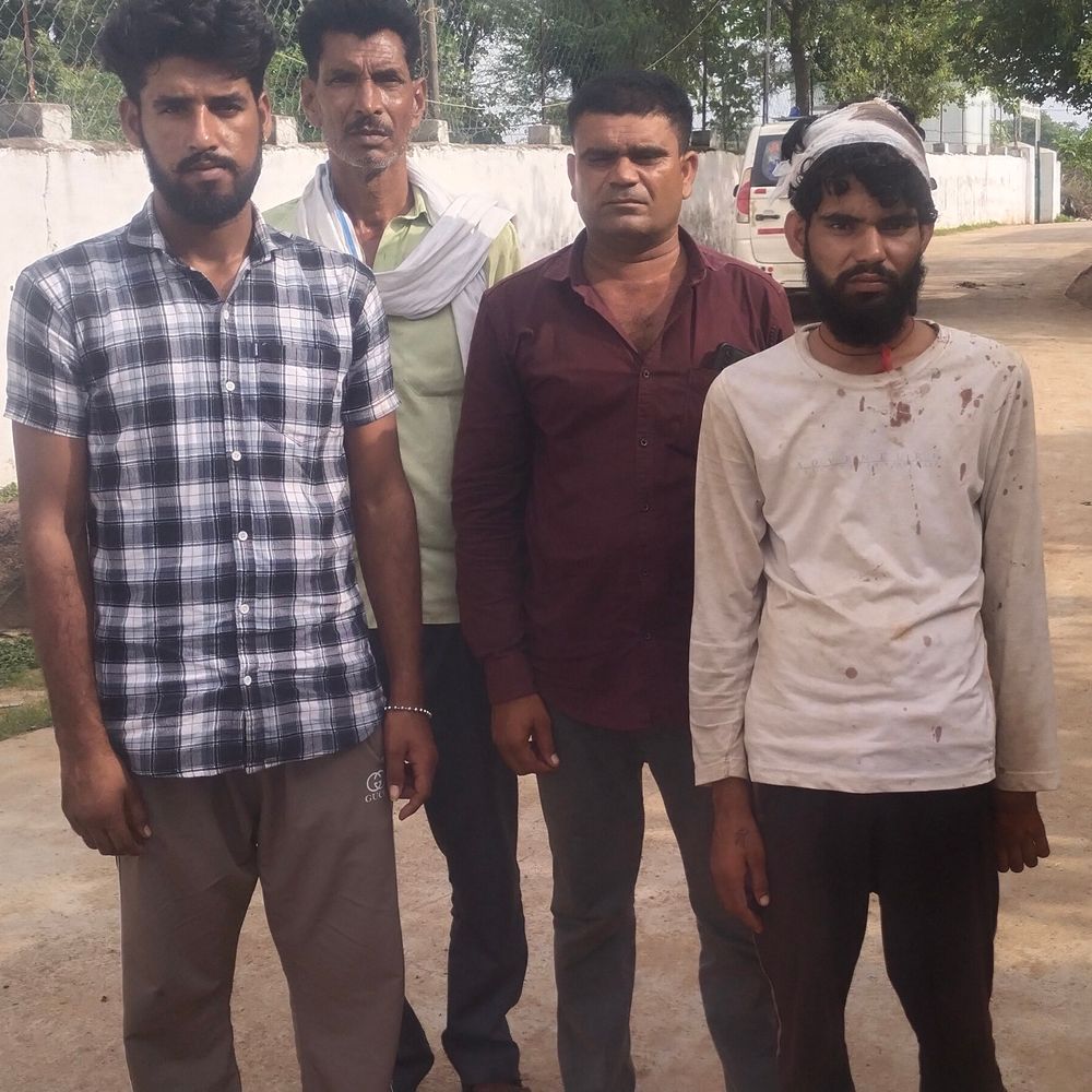 जमीनी विवाद के बाद युवक की मौत, तीन पर FIR:बड़े भाई और भतीजों पर आत्महत्या के लिए उकसाने का आरोप, फंदे पर लटका मिला शव