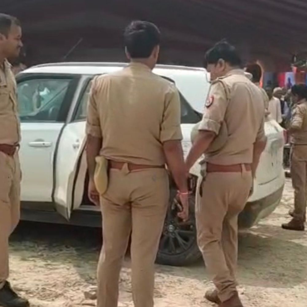 दूल्हा नहीं आया, पड़ोसी के साथ मंडप में बैठी दुल्हन:फिंगरप्रिंट मिसमैच से पकड़ी गई, पिता ने बेटे को पीटा, 2027 में होना था निकाह