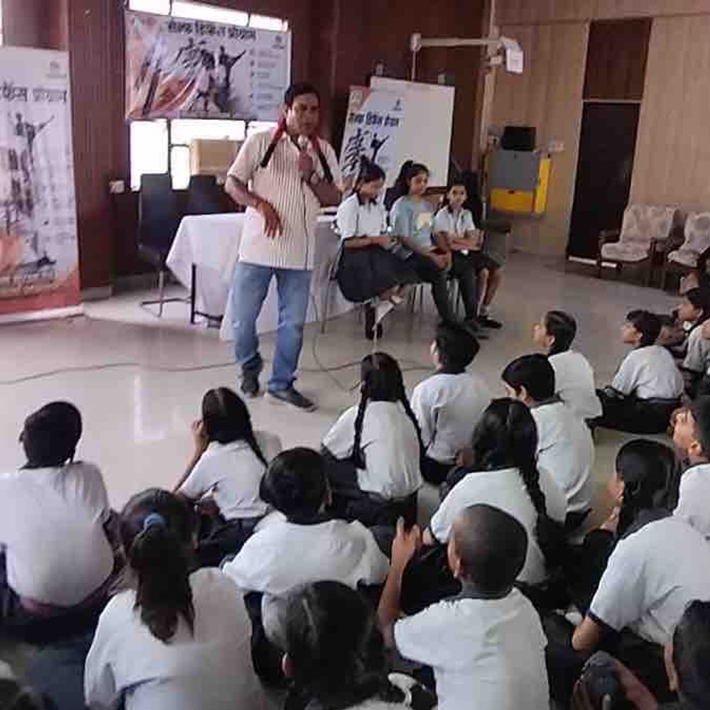कानपुर में 250 छात्रों ने सीखे सेल्फ डिफेंस के गुर:नानचाकू वर्कशॉप में छात्राओं को बताए सुरक्षा के व्यावहारिक तरीके
