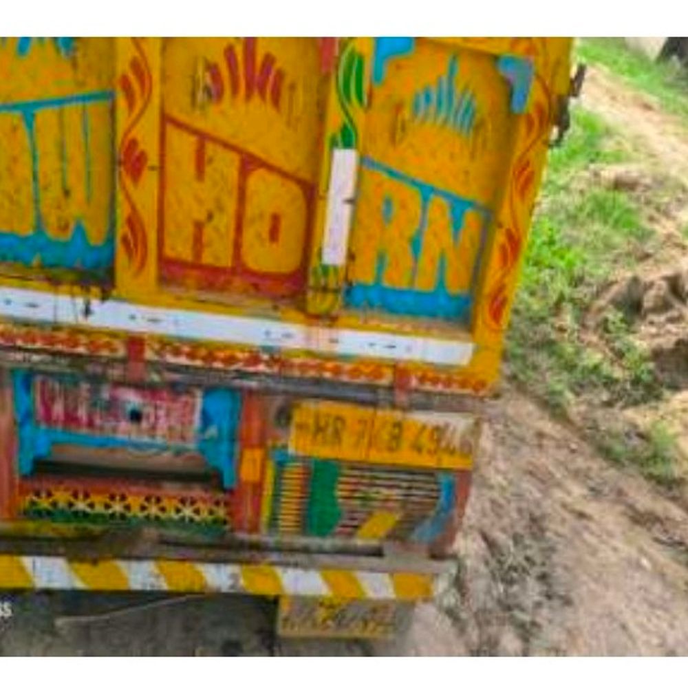 डीग में दो गौतस्कर गिरफ्तार, एक गाय मुक्त कराई:पिकअप जब्त की, पहाड़ी थाना पुलिस और जिला स्पेशल टीम ने की कार्रवाई