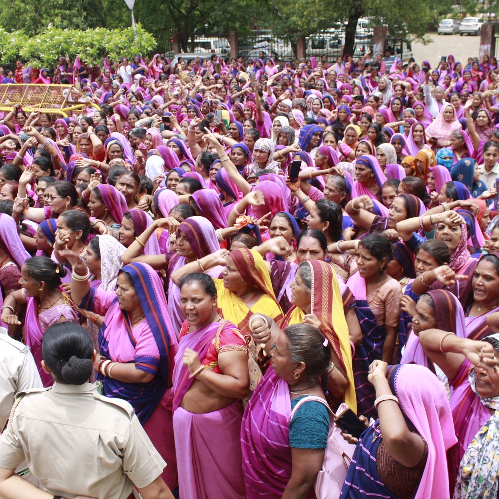 आंगनबाड़ी कार्यकर्ताओं का मिनी सचिवालय पर हल्ला बोल, रैली निकालकर किया प्रदर्शन