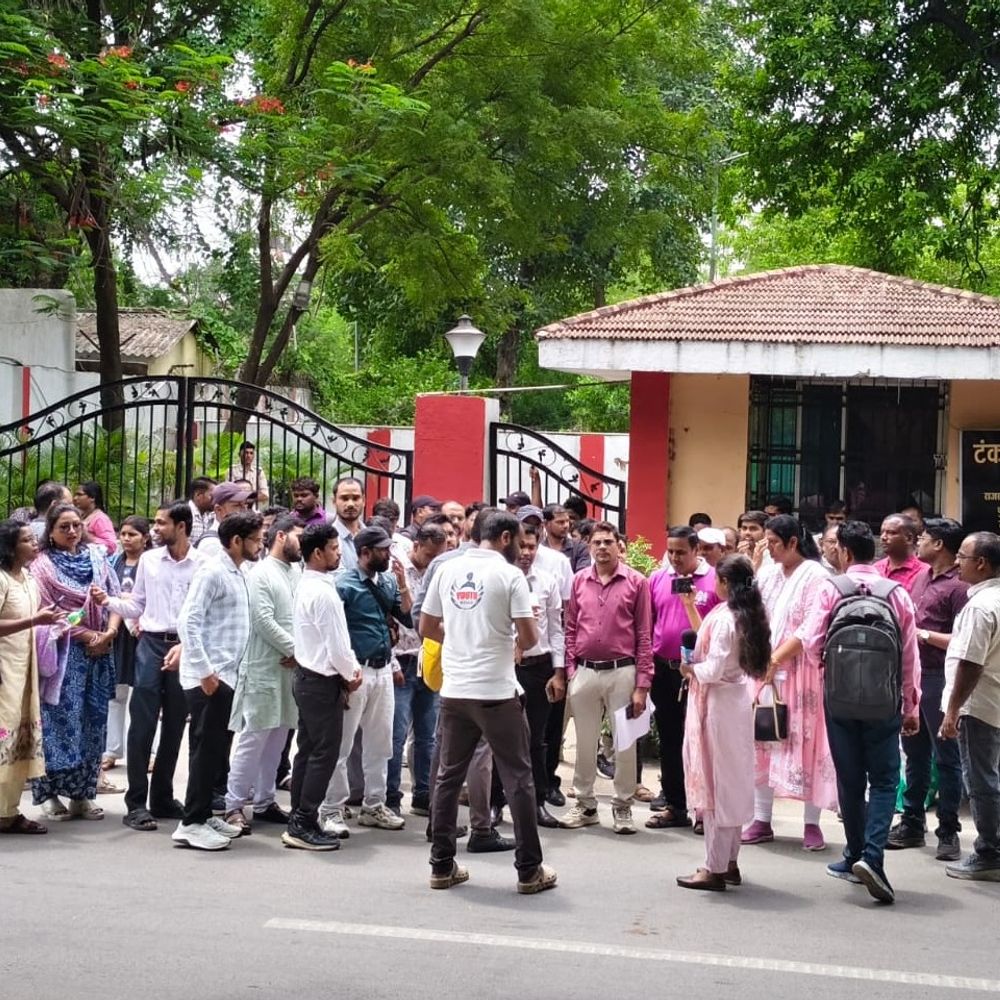 अतिथि-व्याख्याताओं के लिए हरियाणा में सेवा-सुरक्षा, MP में 13 CL:छत्तीसगढ़ में इनमें से कुछ नहीं, नाराज शिक्षकों ने घेरा उच्च शिक्षा मंत्री का बंगला
