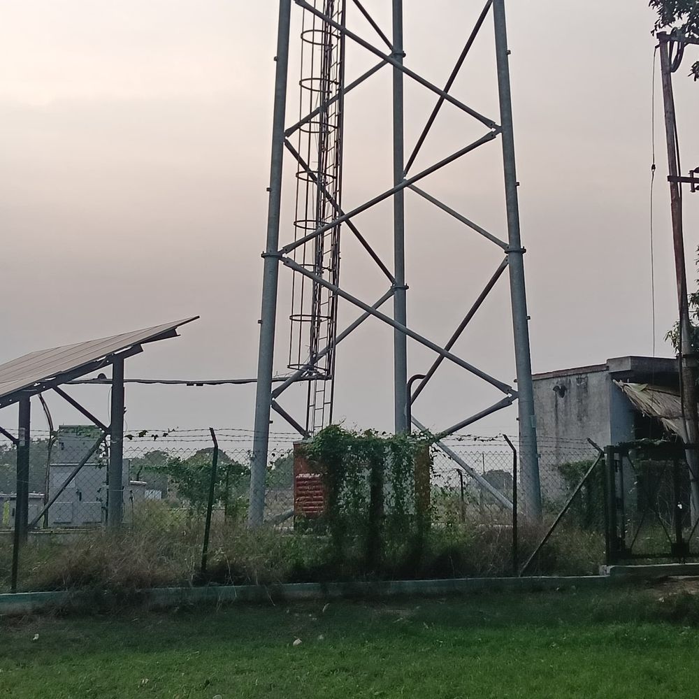 टावरों पर चढ़ने की घटनाओं पर प्रशासन सख्त:दो महीने में कई घटनाओं के बाद पुलिस-प्रशासन अलर्ट, घेराबंदी और ताला लगाना होगा अनिवार्य