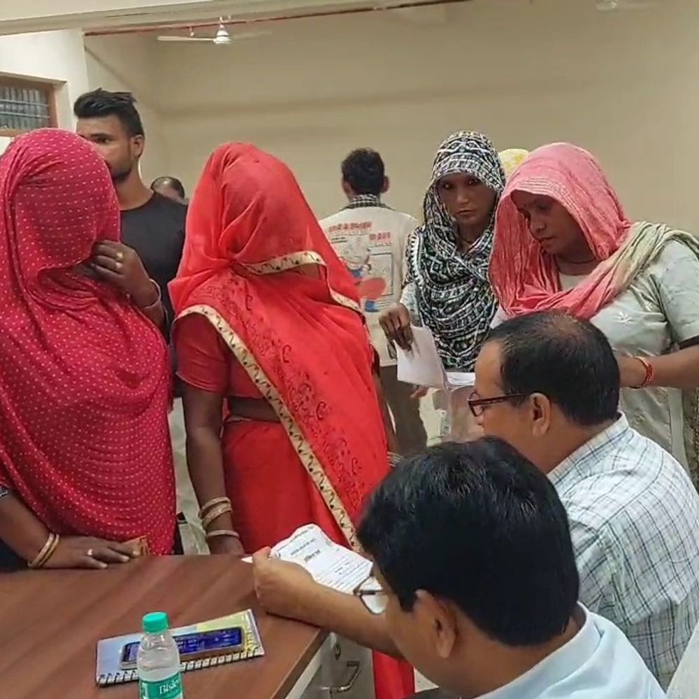 मथुरा में आयोजित संभव दिवस में पहुंचीं 12 शिकायतें:2 का मौके पर निस्तारण, बाकी मामलों के जल्द समाधान के निर्देश