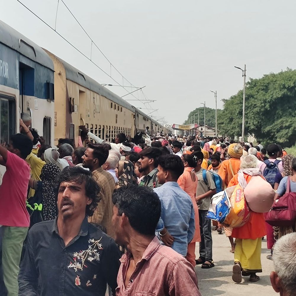 बदायूं में आषाढ़ अमावस्या पर लाखों श्रद्धालु पहुंचे:गंगा घाटों पर उमड़ा आस्था का सैलाब, प्रशासन कर रहा निगरानी