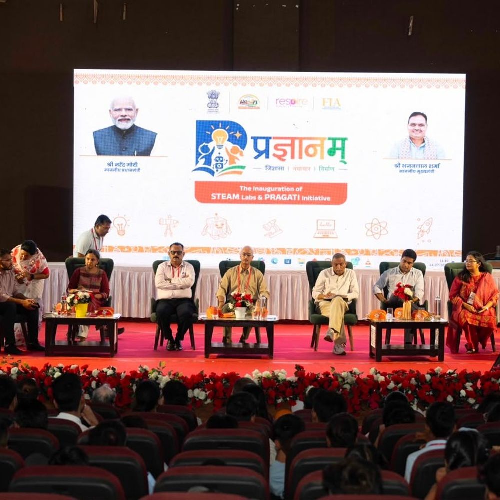 सरकारी स्कूलों के बच्चे लैब में सीखेंगे रोबोटिक्स, AI-ड्रोन टेक्नोलॉजी:100 स्कूल में प्रगति-स्टीम लैब शुरू; सांसद-विधायक की पहल