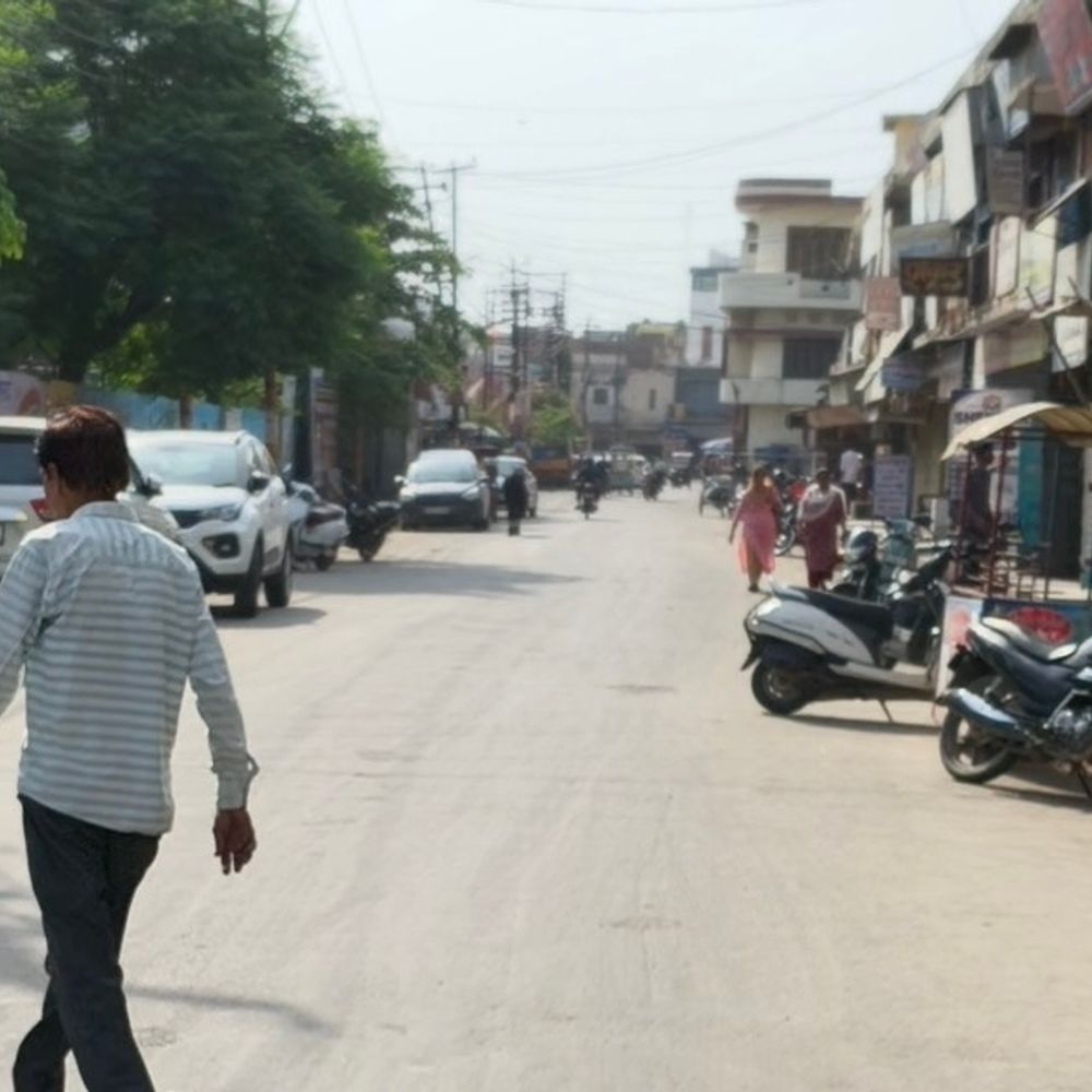 उमस भरी गर्मी से लोग बेहाल, बाजार सूने:शामली में बिजली कटौती ने बढ़ाई परेशानी