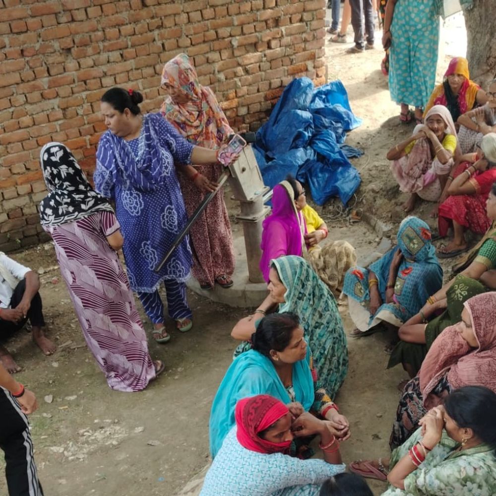 औरैया में युवक ने फांसी लगाकर आत्महत्या की:घर पर अकेला रहता था, शराब की लत से परेशान पत्नी मायके चली गई थी