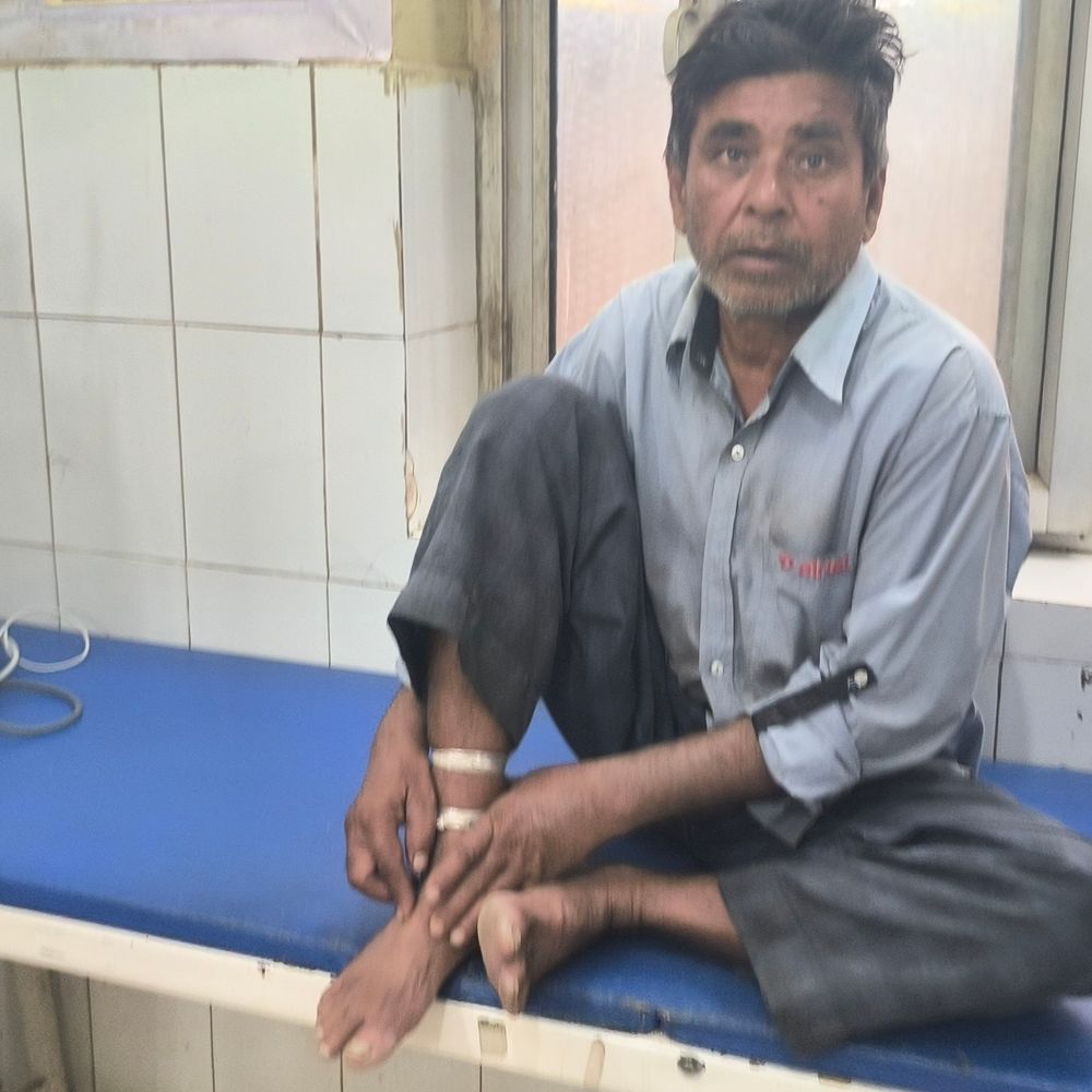 मैनपुरी में किसान को सांप ने काटा:भोगांव थाना क्षेत्र में घटना, जिला अस्पताल में भर्ती