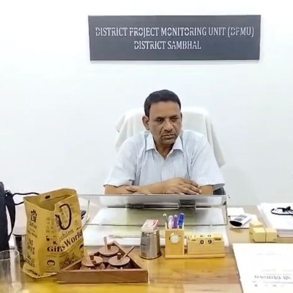 रिटायर्ड DIOS पर 53.98 लाख रुपए के गबन का आरोप:संभल डीएम ने DPMU पद से हटाने और वसूली के दिए आदेश