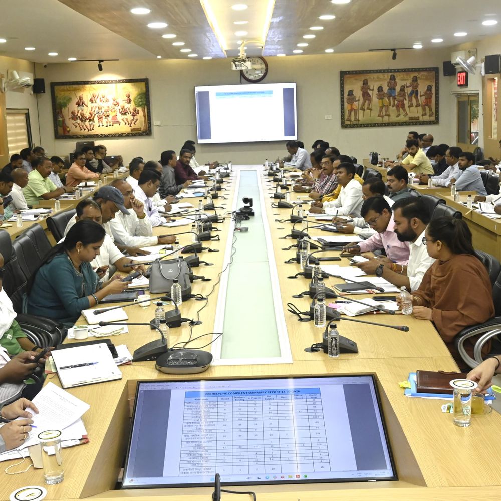 CM हेल्पलाइन में देरी पर PHE के ईई को नोटिस:बिलासपुर कलेक्टर बोले- जनहित में लापरवाही बर्दाश्त नहीं, जर्जर स्कूलों में नहीं लगेंगी कक्षाएं