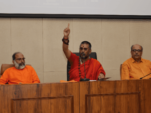 CSJMU में युवाओं को मिली सफलता की सीख:कुलपति ने वेदांत शिक्षा पर दिया जोर,स्वामी प्रबुद्धानंद बोले- प्रसन्नता का मंत्र है '3S'