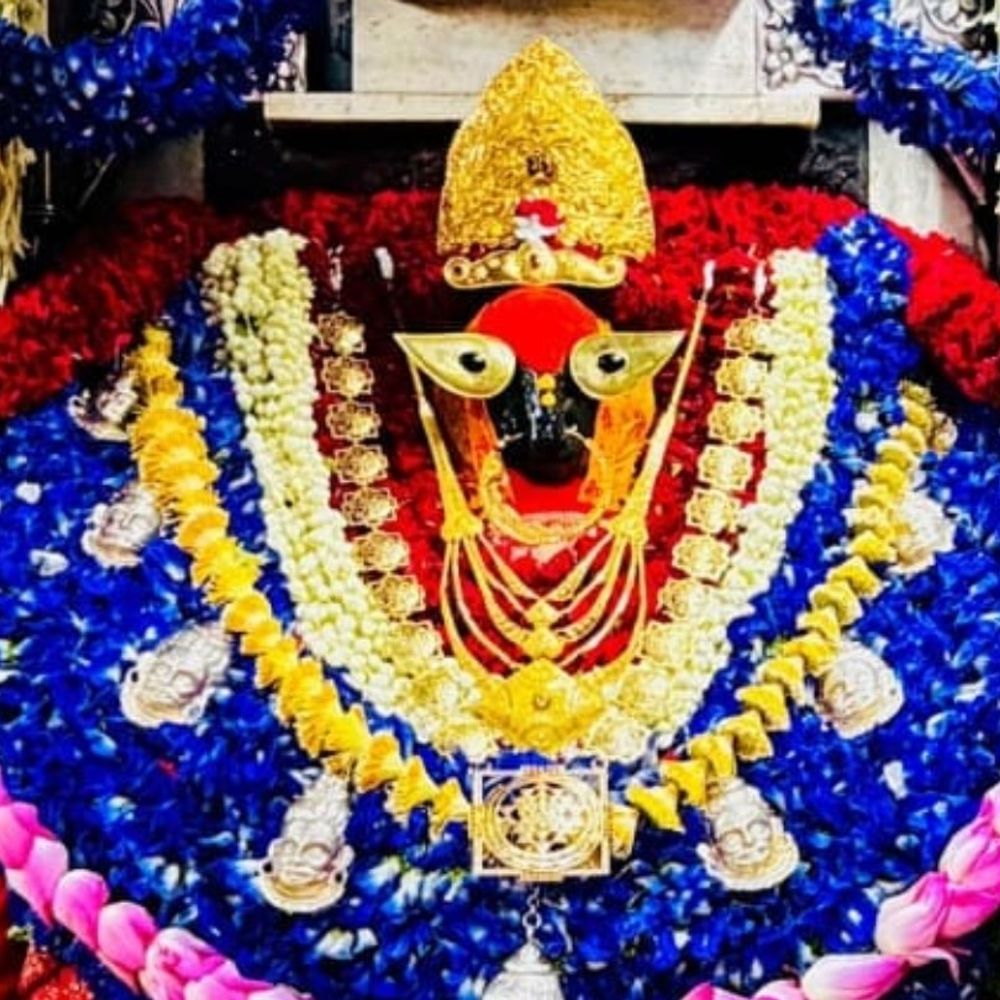 सिद्धपीठ विंध्याचल धाम के गर्भगृह में फोटो, वीडियोग्राफी पर प्रतिबंध:श्री विंध्य पंडा समाज की मांग पर रोक, उल्लंघन पर मोबाइल जब्त, कानूनी कार्रवाई