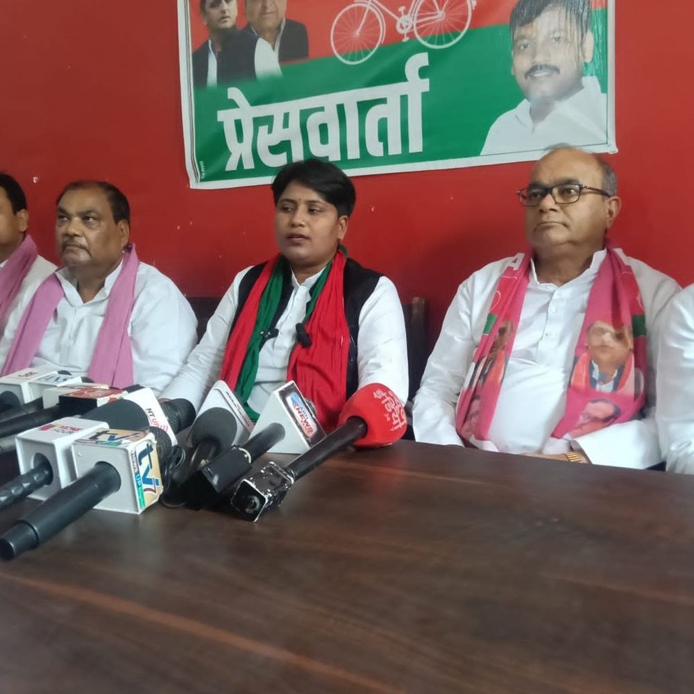 सपा महिला सभा अध्यक्ष बोलीं-ओपी राजभर को लिखने नहीं आता:अम्बेडकरनगर में कहा- उनका 'X' पोस्ट बीजेपी लिखती है, बदले में रुपए देती है