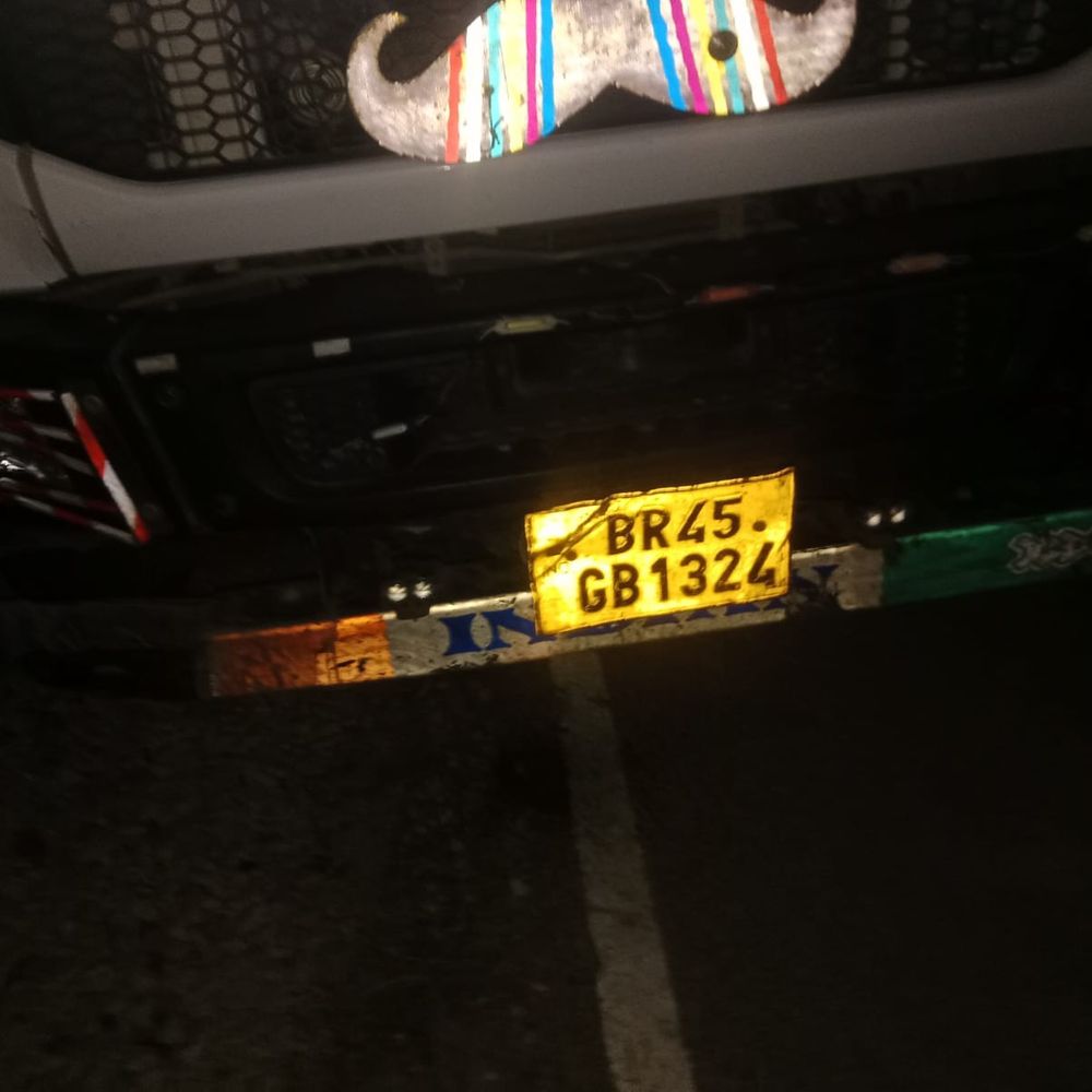 डंपर-बाइक की टक्कर में डांसर और ढोल वादक की मौत:भदोही में तेज रफ्तार डंपर ने टक्कर मारी, चालक पुलिस हिरासत में