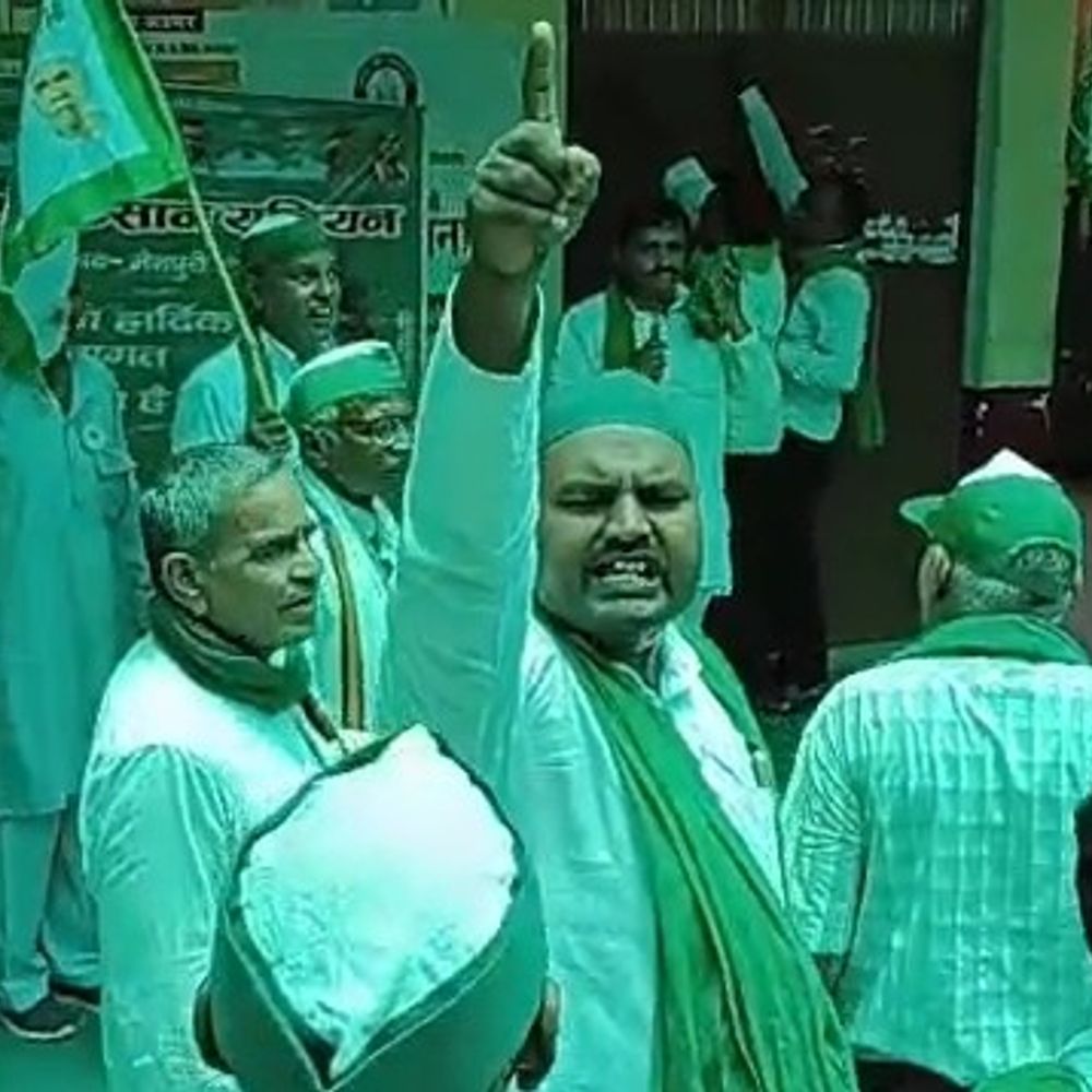 भाकियू ने किसानों की छह मांगों पर किया प्रदर्शन:एसडीएम को सौंपा ज्ञापन, तत्काल समाधान की मांग की