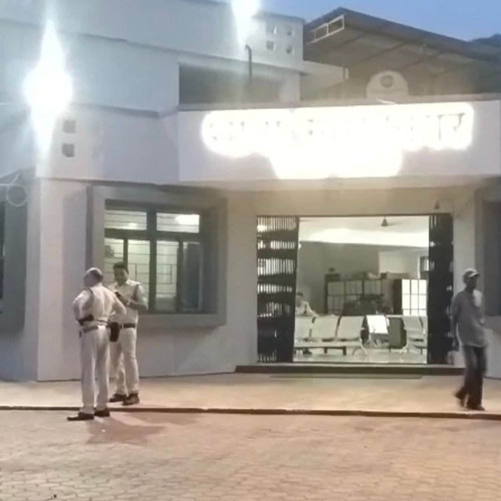 कटनी में नकली 'लहर' गुटखा फैक्ट्री का भंडाफोड़:भारी मात्रा में तैयार माल, मशीनें और रैपर जब्त; संचालक गिरफ्तार