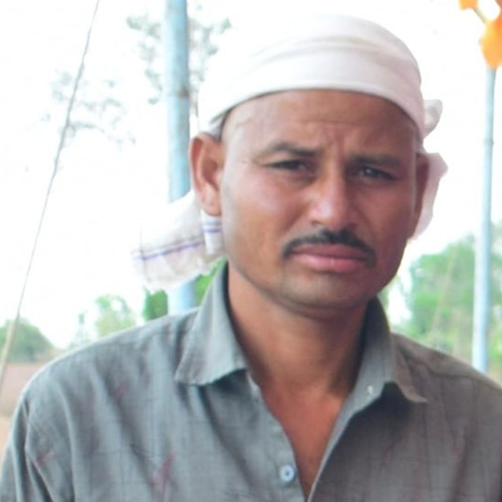 आगर मालवा में करंट से किसान की मौत:पूरा साहब नगर में बिजली पोल पर तार जोड़ते समय लगा झटका; अस्पताल में तोड़ दम