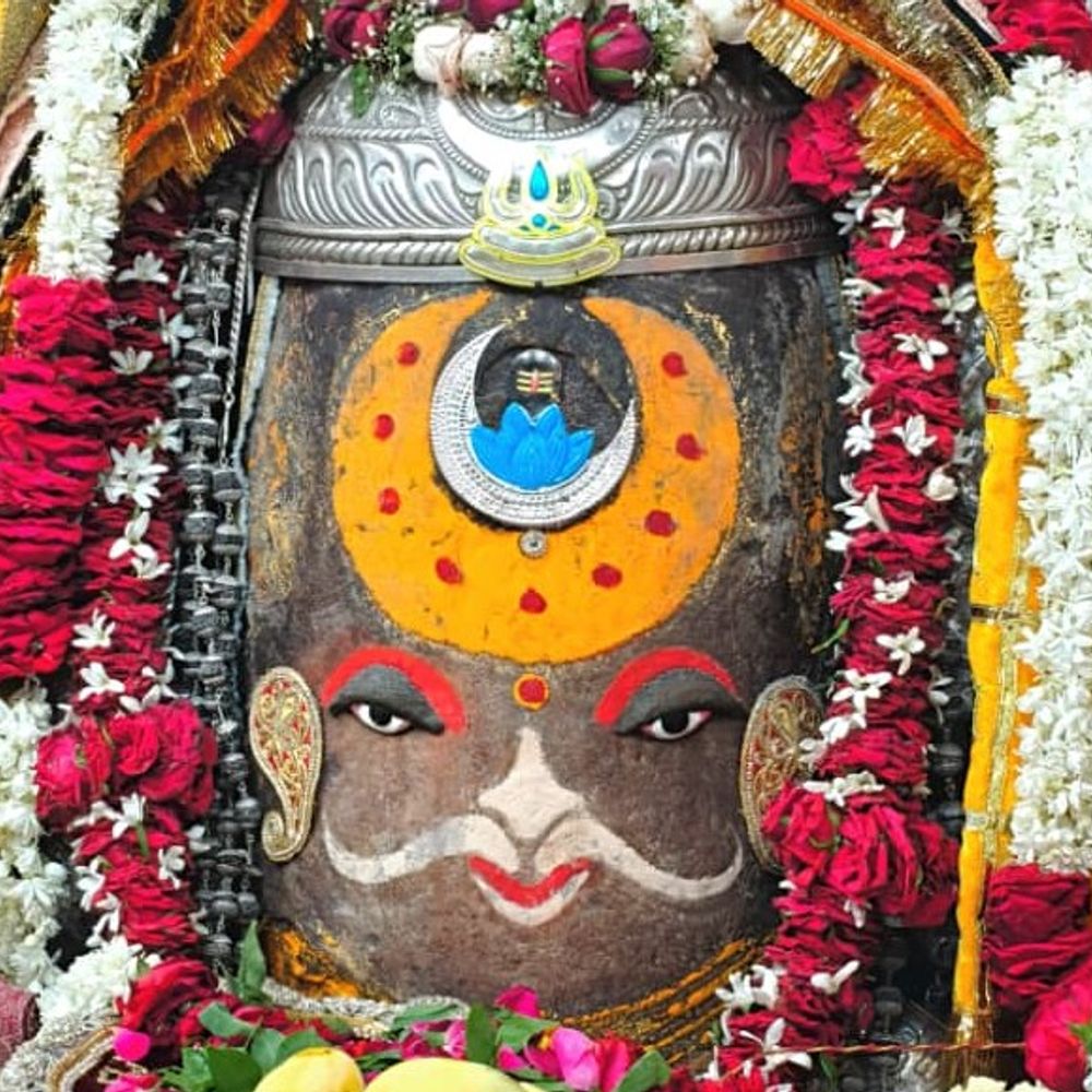 महाकाल भस्म आरती दर्शन:भगवान महाकाल का भांग, चंदन, सिंदूर और आभूषणों से राजा स्वरूप शृंगार