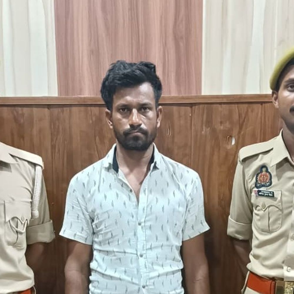 युवक के हाथ काटने के मामले में दो आरोपी गिरफ्तार:महोबा में 24 घंटे के अंदर दबोचे गए, वारदात में इस्तेमाल कुल्हाड़ी बरामद