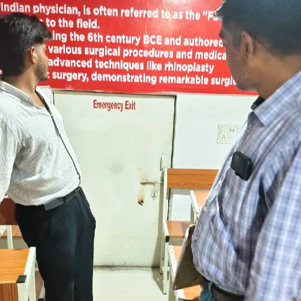 कोचिंग में सिर्फ 3 फीट का मिला इमरजेंसी गेट, सील:भोपाल में 6 कोचिंग क्लॉसेस का निरीक्षण; खामियों को सुधारने की हिदायत