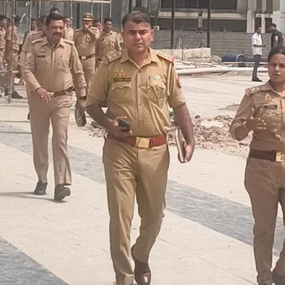 बच्ची से गैंगरेप मर्डर में नंदग्राम SHO पर गिरी गाज:पुलिस कमिश्नर ने 2 थाना प्रभारियों को हटाया, विवादों में रहे कौशांबी SHO भी लटकी तलवार
