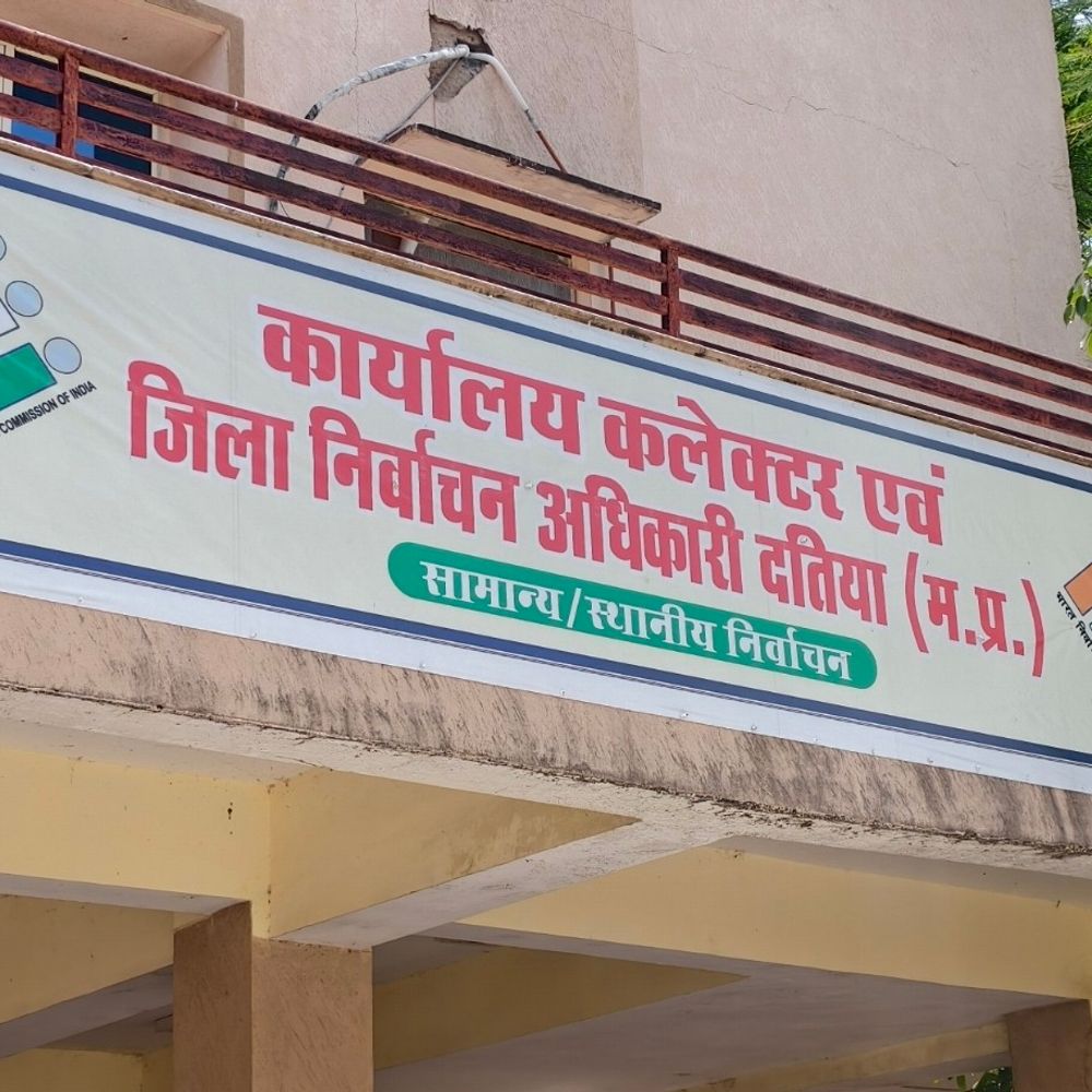 दतिया उपचुनाव- प्रशिक्षण में 10 कर्मचारी अनुपस्थित:प्रशासन ने कारण बताओ नोटिस जारी कर 3 दिन में मांगा जवाब