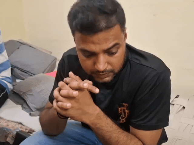 म्यूटेशन भरने की एवज में पटवारी ने मांगी रिश्वत:कार में हेलमेट लेकर घुसा, रुपए डालते ही एसीबी ने दबोचा; 75 हजार रुपए लेते किया ट्रैप