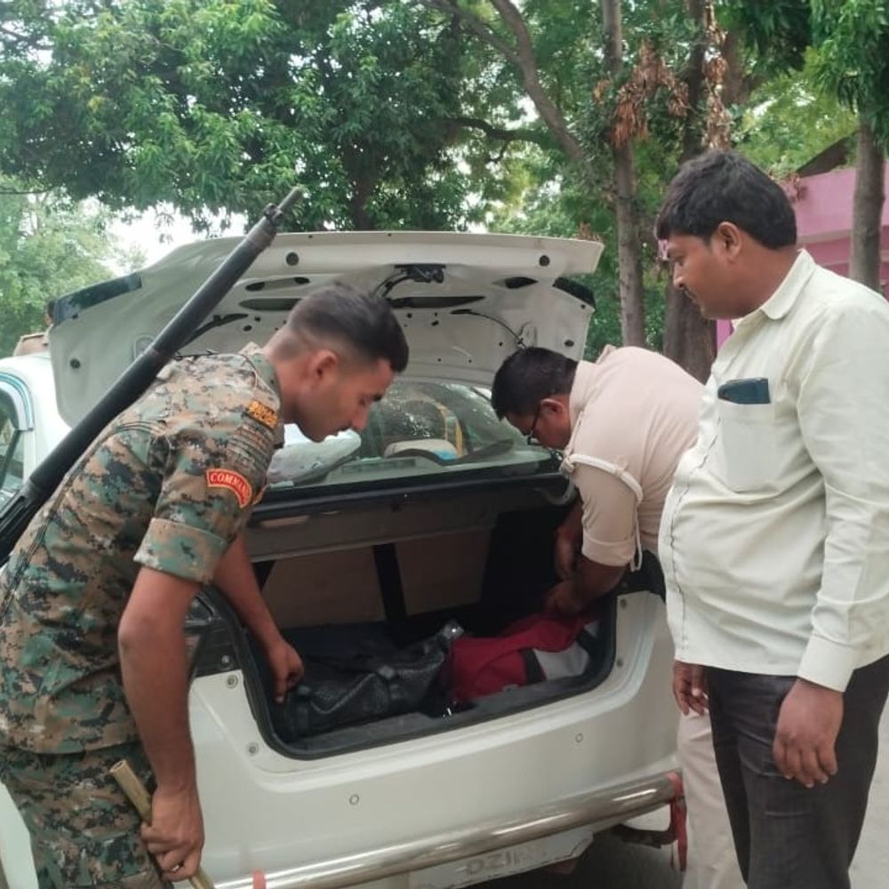 यातायात नियम तोड़ने वालों पर पुलिस सख्त:रहुई में वाहन चेकिंग अभियान चलाया, कई लोगों को चालान काटा