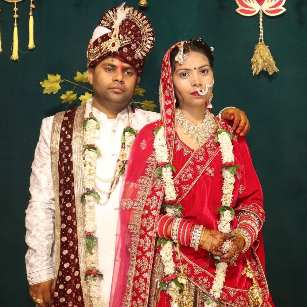 देवरिया में नवविवाहिता की संदिग्ध हालात में मौत:मां बोलीं- ससुर गलत काम का दबाव बनाते थे, हत्या कर शव लटकाया गया