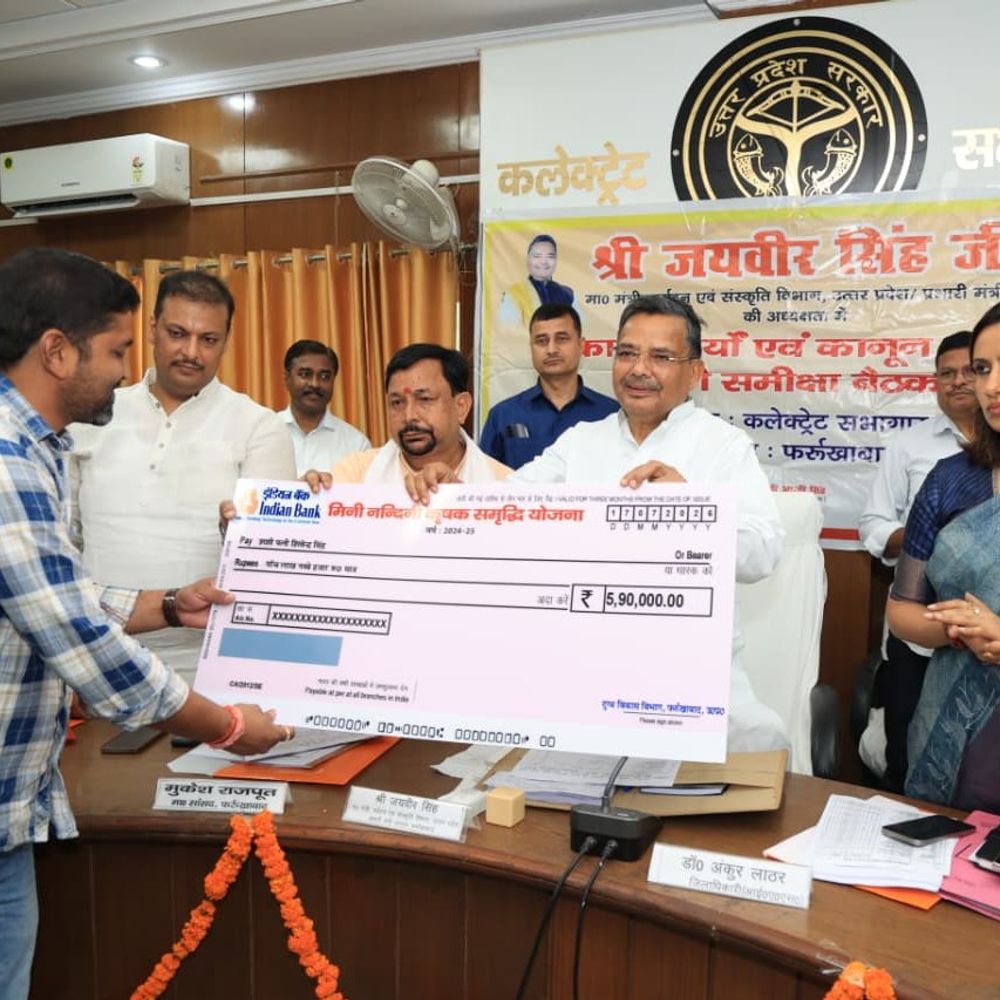 प्रभारी मंत्री ने विकास कार्यों की समीक्षा की:जनप्रतिनिधियों को शिलान्यास-लोकार्पण में अनिवार्य रूप से बुलाने के निर्देश