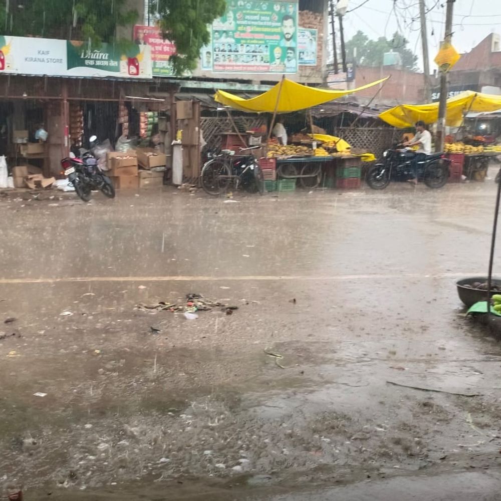 सुल्तानपुर में झमाझम बारिश, किसानों को मिली राहत:धान की रोपाई में मिलेगी मदद, रात में तेज हवाओं के साथ बारिश होने की आशंका